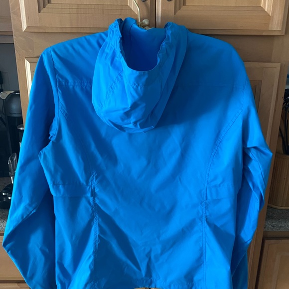 Eddie Bauer, lightweight nylon/polyester, packable, windbreaker. - Picture 2 of 11